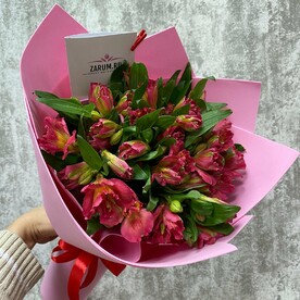 Букет из 9 розовых альстромерий в фоамиране