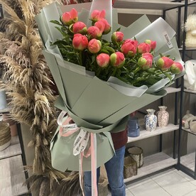 Букет пионов Корал Шарм