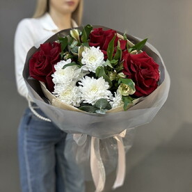 Альстромерия, Хризантема кустовая, Эвкалипт, Роза французская, Упаковка