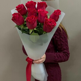 Букет из 9 шикарных красных роз