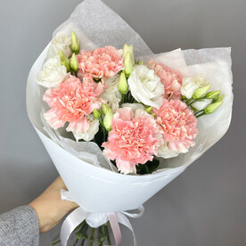 Букет-комплимент из эустомы и диантусов