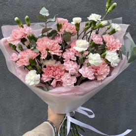 Стойкий букет из диантусов