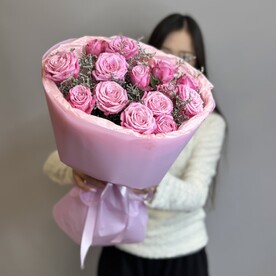 Букет из кустовых пионовидных роз