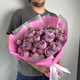 Букет из 9 сиреневых кустовых пионовидных роз лаванда баблс в розовой и матовой пленке арт. 2019