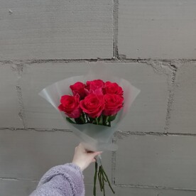 Монобукет из ярко-фиолетовых роз