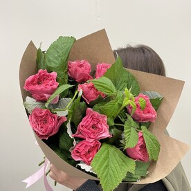 Розы с малиной💕