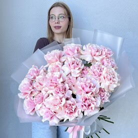 Шикарный букет французских роз