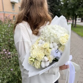 Сборный букет с декоративными бусами
