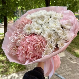 Сборный букет гортензия и хризантема