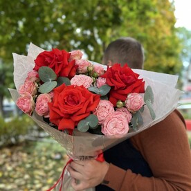 Сборный букет французских и кустовых роз