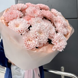 Букет из 5 нежным хризантем