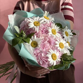 Ромашка шт, Гортензия шт, Малина шт, Дизайнерская упаковка шт
