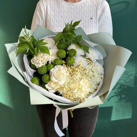 Ромашка шт, Гвоздика шт, Хризантема шт, Малина шт, Хризантема шт, Гортензия шт, Дизайнерская упаковка шт
