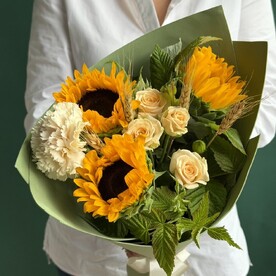 Роза кустовая, Гвоздика, Подсолнух, Колосья, Малина, Дизайнерская упаковка
