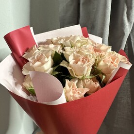 Букет из кустовых роз