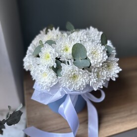 Цветы стойкие в шляпной коробочке