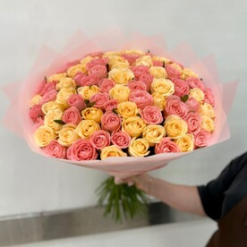 Букет из розовых и персиковых роз
