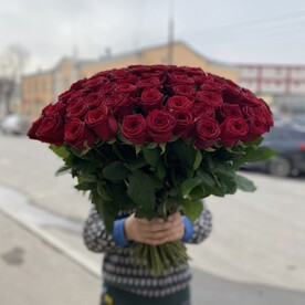 101 из красных роз