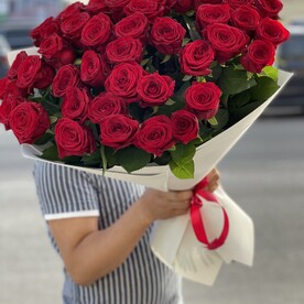 Шикарные бордовые розы
