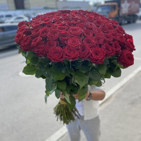 101 из красных роз