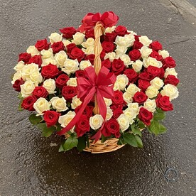 Корзина с розами