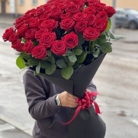 51 бордовая Длинная роза