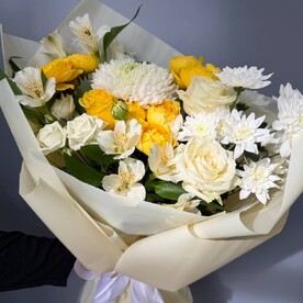 Солнечный букет в нежной упаковке 🌼