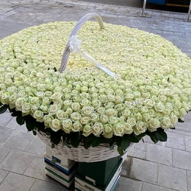 Розы в корзине