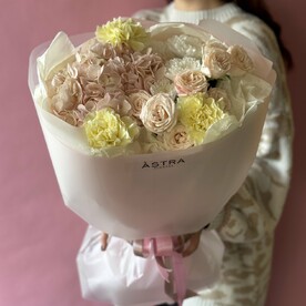 Гортензия Гидрангия, Роза кустовая, Хризантема кустовая, Диантус, Дизайнерская упаковка