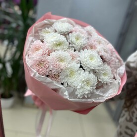 Нежный букет из хризантем
