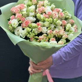 Букет из роз и эустомы "Дни рая"