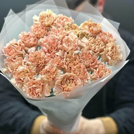 Букет из персиковых гвоздик