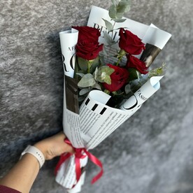 Букет 5 красных роз