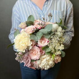 Эвкалипт, Гвоздика одноголовая, Роза кустовая, Лизиантус Эустома, Озотамнус, Лимониум, Хлопок, Коробка