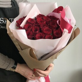 Розы красные 29шт