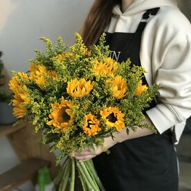 Букет из подсолнухов