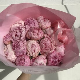 Букет из 15 пионов