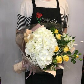 Фаларис, Альстромерия, Роза кустовая, Гипсофила, Гортензия, Писташ, Дизайнерская упаковка
