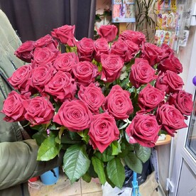 Подмосковная Роза Ред Наоми