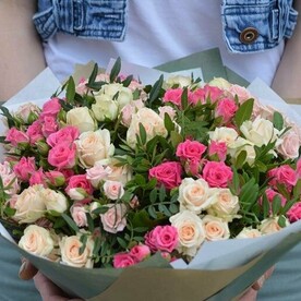 Букет кустовых роз «Шелест»