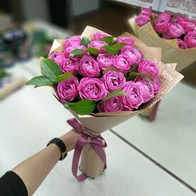 Букет "Яркая элегия" из кустовых пионовидных роз