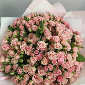 Букет из кустовых роз