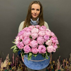 51 пион в голубом бархате