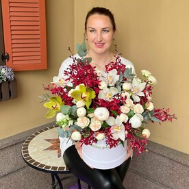 Пионы и экзотическая Ашима