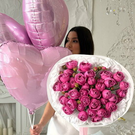 Подарочный набор: букет пионовидных роз + три шара сердце 🌸 Размер S