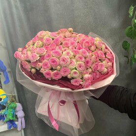 Букет из нежных пионовидных роз