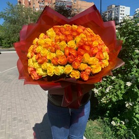 Солнечный букет из 51 розы