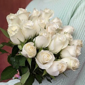 Букет из19 кенийских белых роз 40см