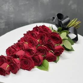 Роза ред наоми