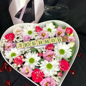 Сердце с розами и хризантемами